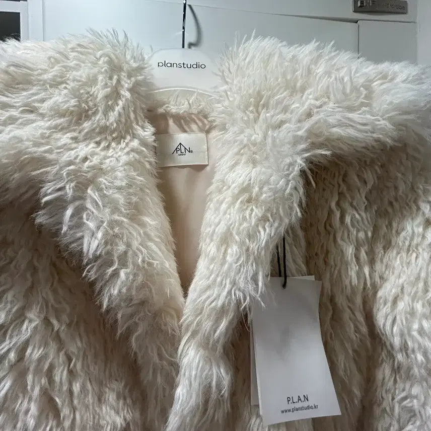 [BUNJANG] Lugh Adette Ivory Faux Fur Jacket / [완전 새제품] 루흐 아디세떼흐 하엄지 퍼 자켓 아이보리