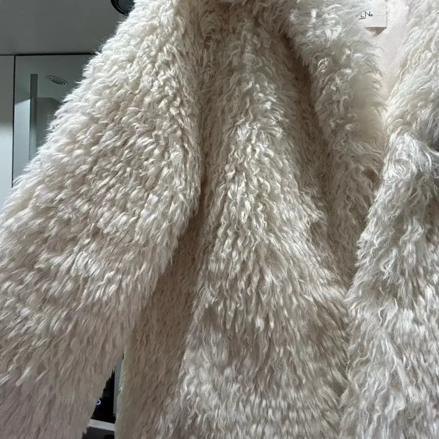 [BUNJANG] Lugh Adette Ivory Faux Fur Jacket / [완전 새제품] 루흐 아디세떼흐 하엄지 퍼 자켓 아이보리