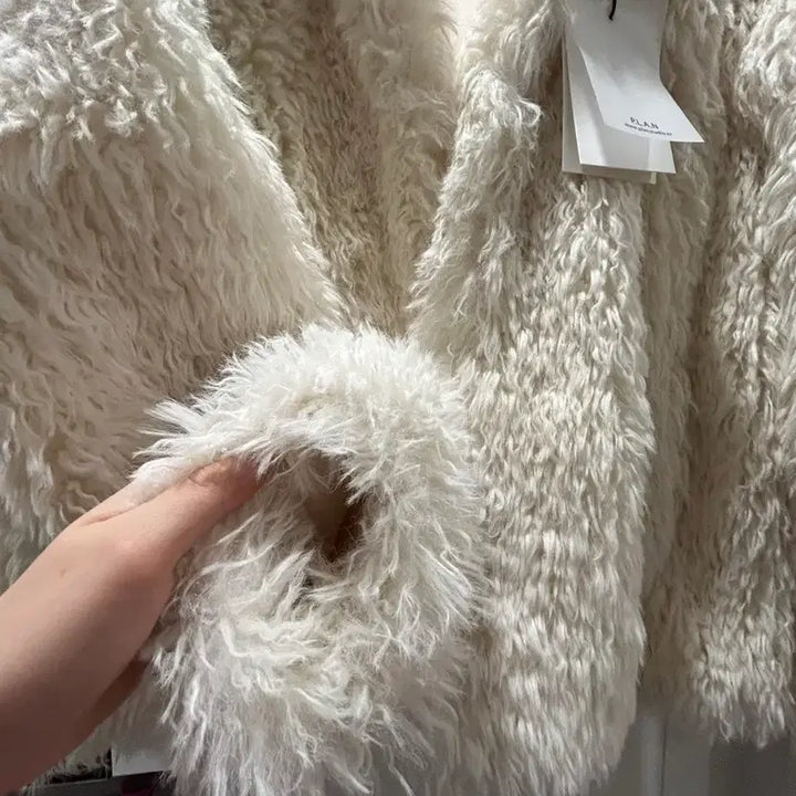 [BUNJANG] Lugh Adette Ivory Faux Fur Jacket / [완전 새제품] 루흐 아디세떼흐 하엄지 퍼 자켓 아이보리