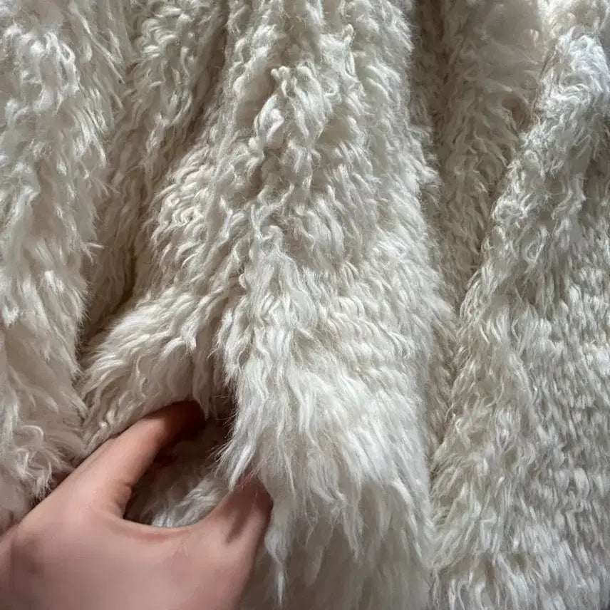 [BUNJANG] Lugh Adette Ivory Faux Fur Jacket / [완전 새제품] 루흐 아디세떼흐 하엄지 퍼 자켓 아이보리