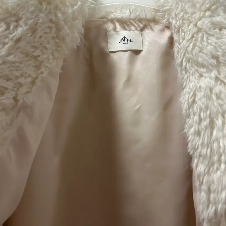 [BUNJANG] Lugh Adette Ivory Faux Fur Jacket / [완전 새제품] 루흐 아디세떼흐 하엄지 퍼 자켓 아이보리