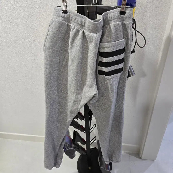 [BUNJANG] Adidas Gray Training Pants / 아디다스 회색 트레이닝 바지 Worldwide