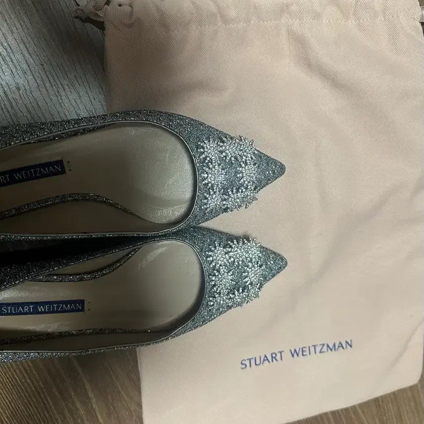 [BUNJANG] Stuart Weitzman Glitter Flat Shoes / (새거수준) 스튜어트 와이츠먼 글리터 플랫 슈즈
