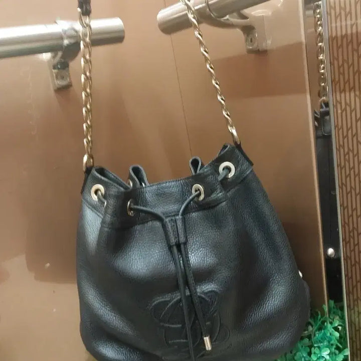 [BUNJANG] Louis Quatorze Black Bucket Chain Bag / 루이까또즈 블랙 복조리 체인백