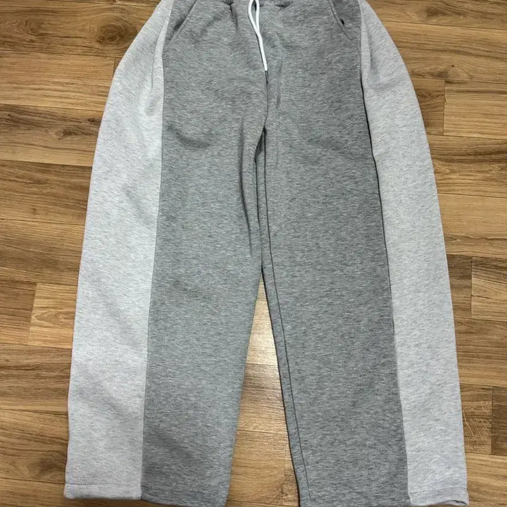 [BUNJANG] Gray Two-Tone Training Pants Balloon Fit / 회색 투톤 트레이닝 바지 벌룬핏 기모