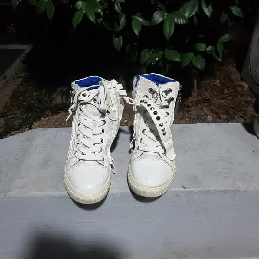 [SOLD OUT] 화이트 하이탑 지퍼 스니커즈 220 판매