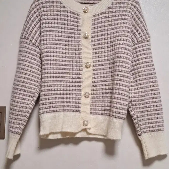 [BUNJANG] Theylbury Check Pearl Button Cardigan / 더틸버리 체크 진주버튼 가디건