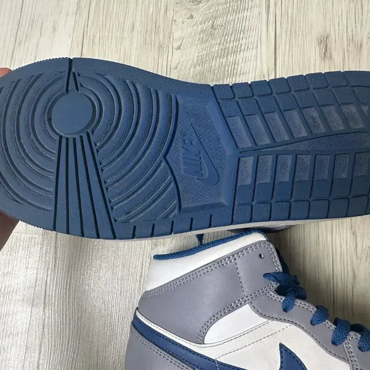 [BUNJANG] Jordan 1 Mid Cement Grey True Blue / 조던 1 미드 시멘트 그레이 트루 블루