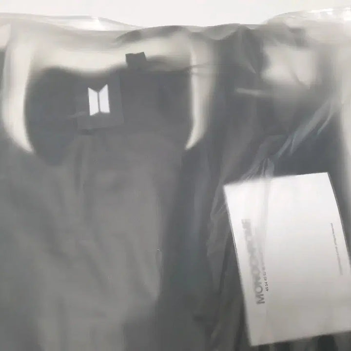 [SOLD OUT] BTS 모노크롬 크루넥 블랙 티셔츠 L사이즈