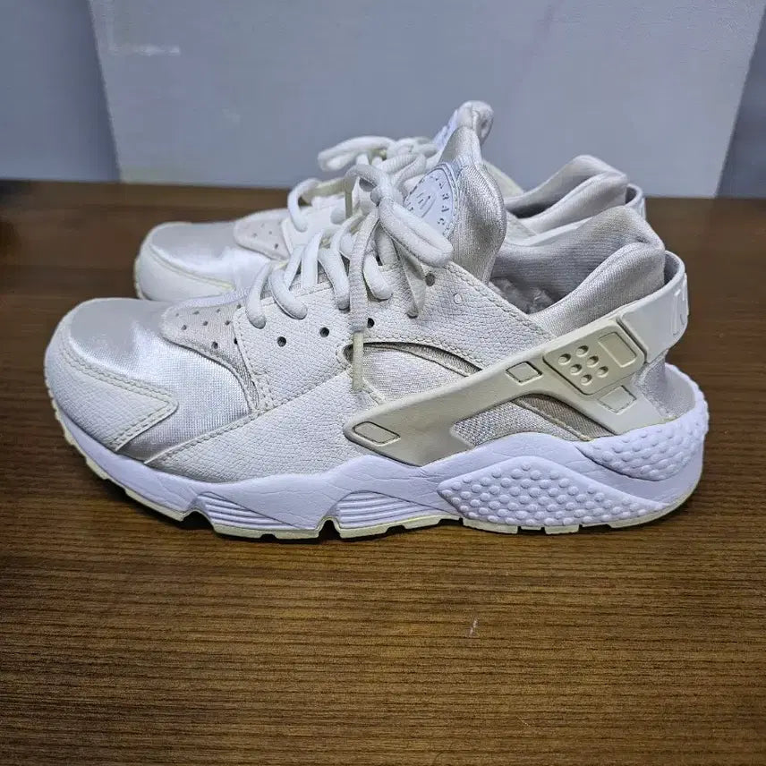 [BUNJANG] Nike Air Huarache White Sneakers / 나이키 에어 허라취 화이트