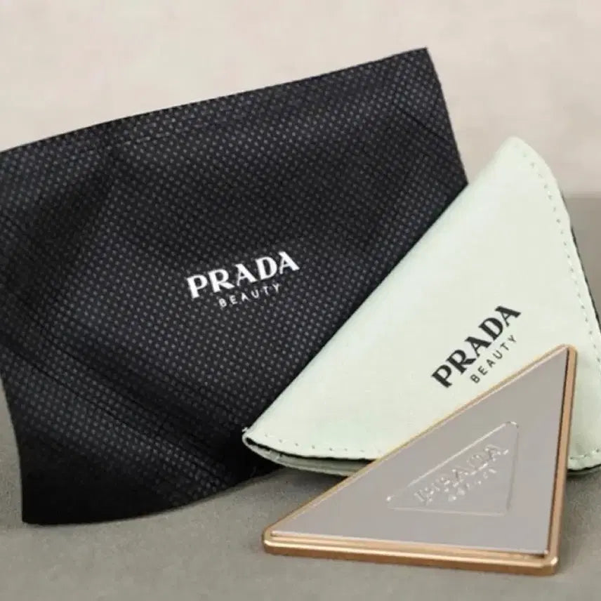 [BUNJANG] Prada Beauty Triangle Mirror / 프라다 뷰티 삼각 거울