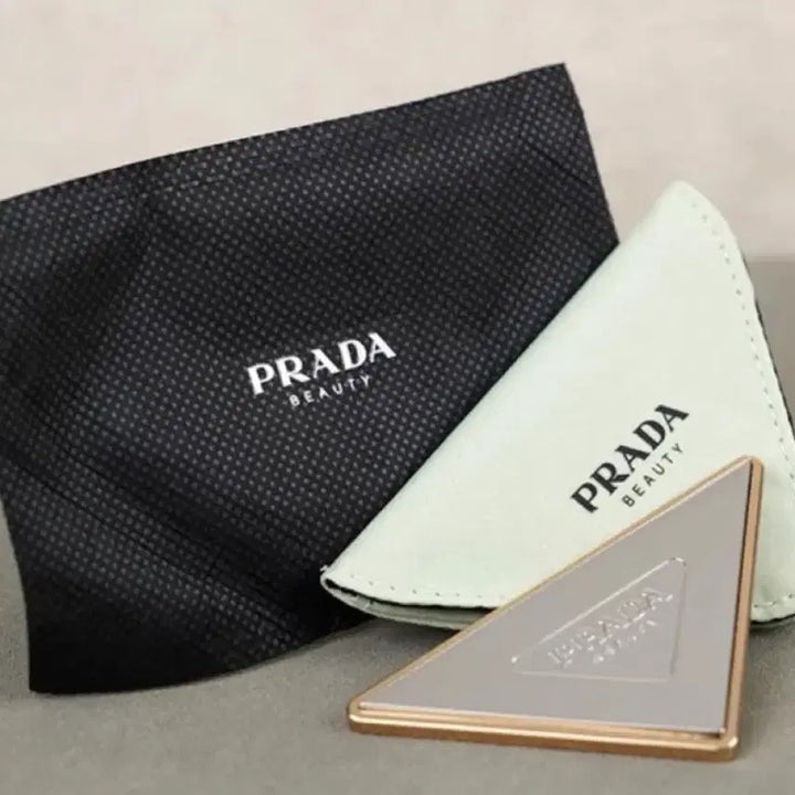 [BUNJANG] Prada Beauty Triangle Mirror / 프라다 뷰티 삼각 거울