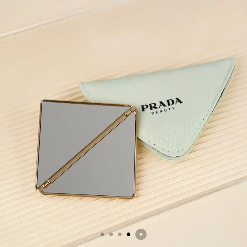[BUNJANG] Prada Beauty Triangle Mirror / 프라다 뷰티 삼각 거울