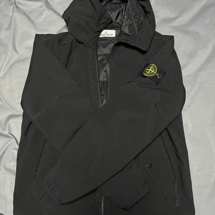[BUNJANG] Stone Island Soft Shell Black Hooded Jacket (M) / 스톤아일랜드 소프트쉘 블랙 후드 자켓 M