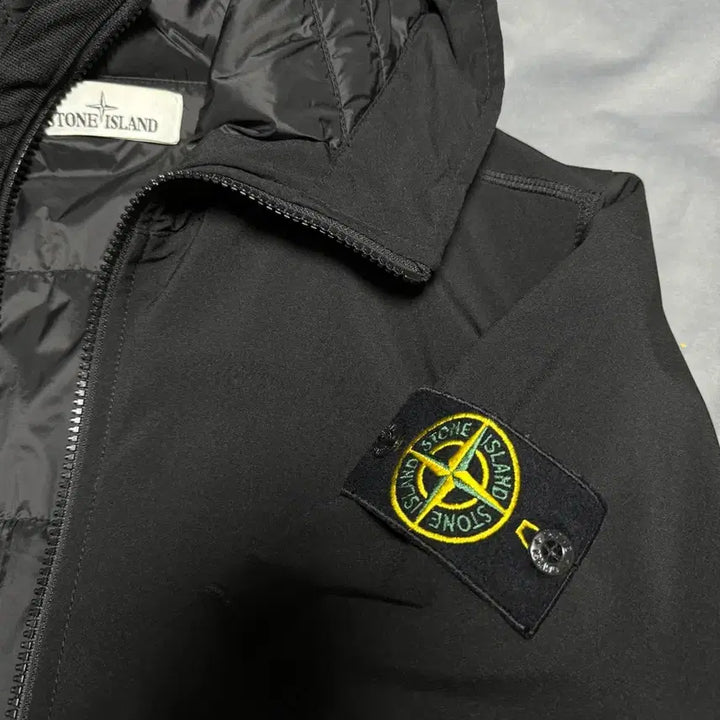 [BUNJANG] Stone Island Soft Shell Black Hooded Jacket (M) / 스톤아일랜드 소프트쉘 블랙 후드 자켓 M