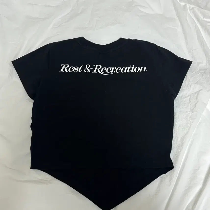 [BUNJANG] Rest&amp;Recreation Black Lettering T-shirt / Rest&amp;Recreation 블랙 반팔 티셔츠