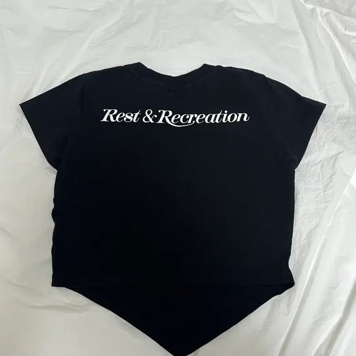 [BUNJANG] Rest&amp;Recreation Black Lettering T-shirt / Rest&amp;Recreation 블랙 반팔 티셔츠