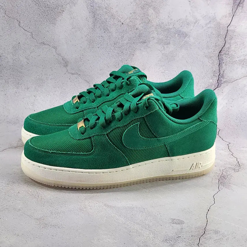 [BUNJANG] Nike Air Force 1 07 LV8 Malachite Sneakers / 나이키 260 에어포스 1 07 LV8 말라카이트 새제품