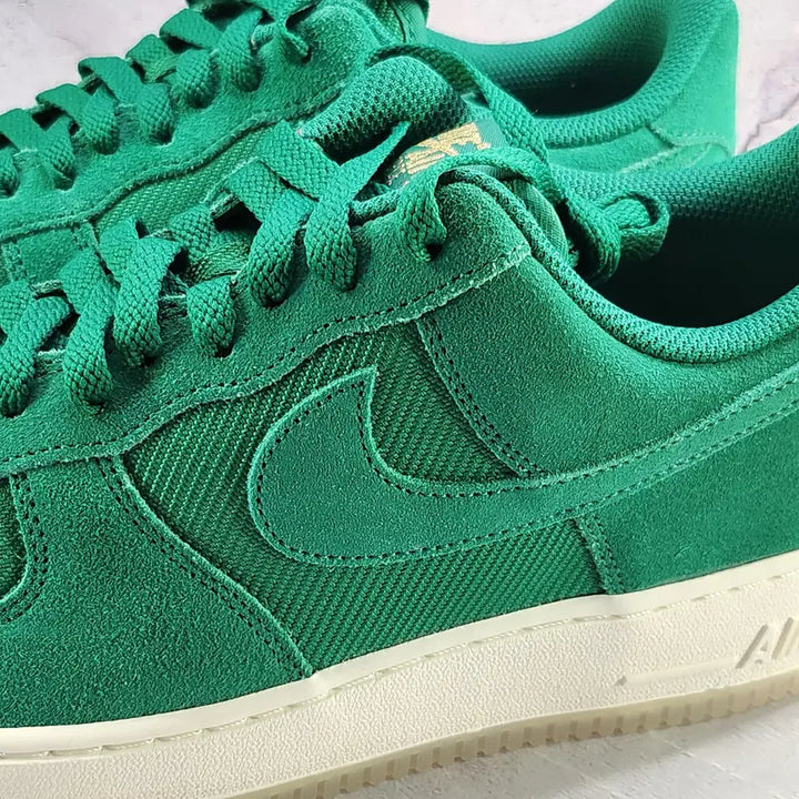 [BUNJANG] Nike Air Force 1 07 LV8 Malachite Sneakers / 나이키 260 에어포스 1 07 LV8 말라카이트 새제품