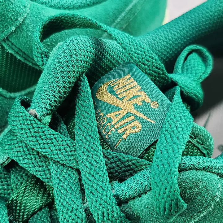 [BUNJANG] Nike Air Force 1 07 LV8 Malachite Sneakers / 나이키 260 에어포스 1 07 LV8 말라카이트 새제품