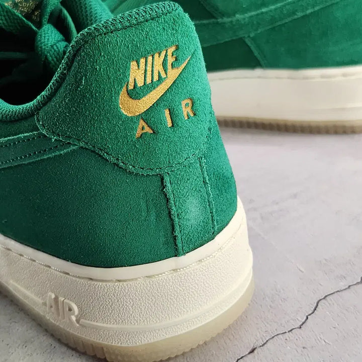 [BUNJANG] Nike Air Force 1 07 LV8 Malachite Sneakers / 나이키 260 에어포스 1 07 LV8 말라카이트 새제품