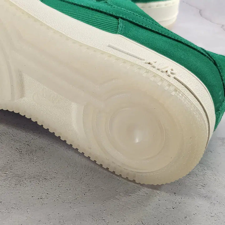 [BUNJANG] Nike Air Force 1 07 LV8 Malachite Sneakers / 나이키 260 에어포스 1 07 LV8 말라카이트 새제품