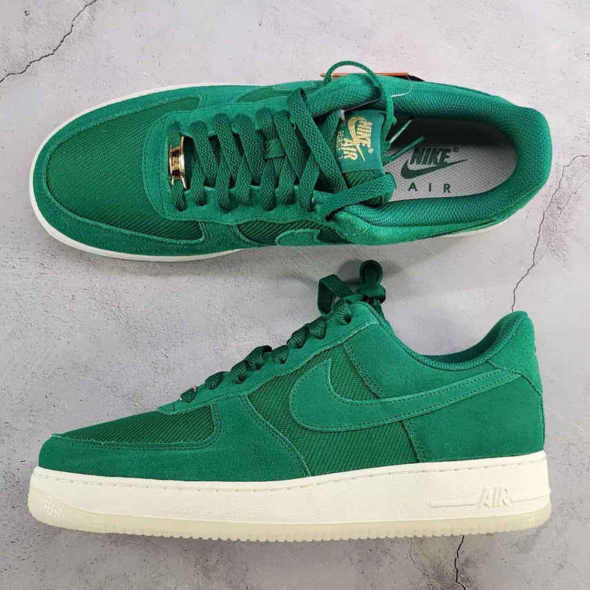 [BUNJANG] Nike Air Force 1 07 LV8 Malachite Sneakers / 나이키 260 에어포스 1 07 LV8 말라카이트 새제품