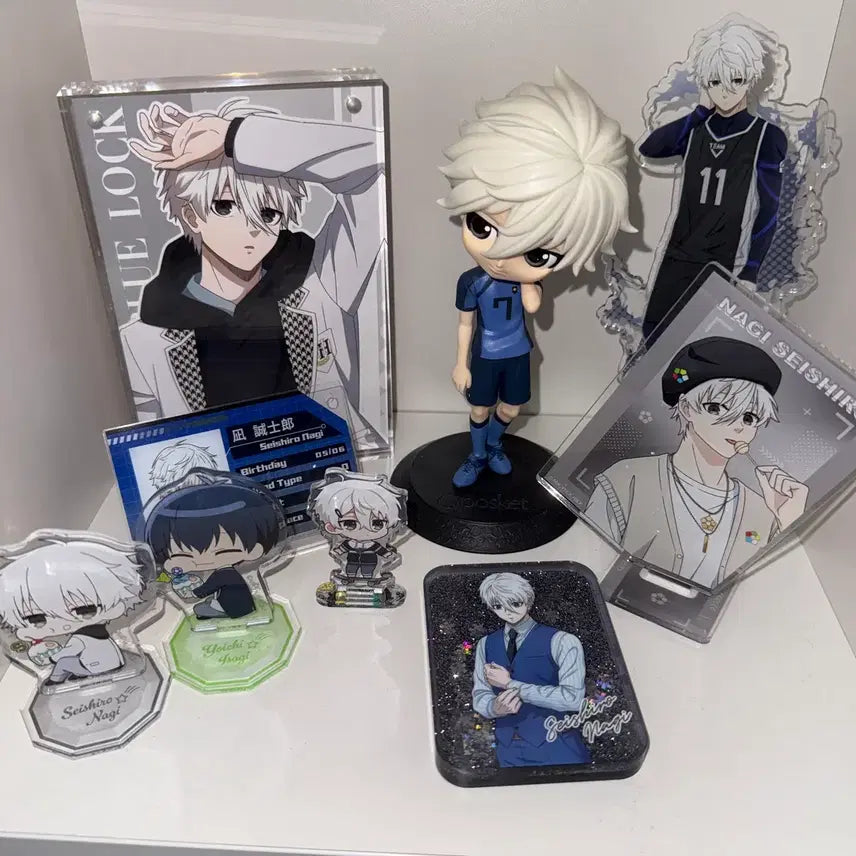 [BUNJANG] Blue Lock Nagi Seishiro Acrylic Figure &amp; Postcard Bundle / 블루록 나기 세이시로 아크릴 피규어 엽서 등 일괄 판매 양도 굿즈