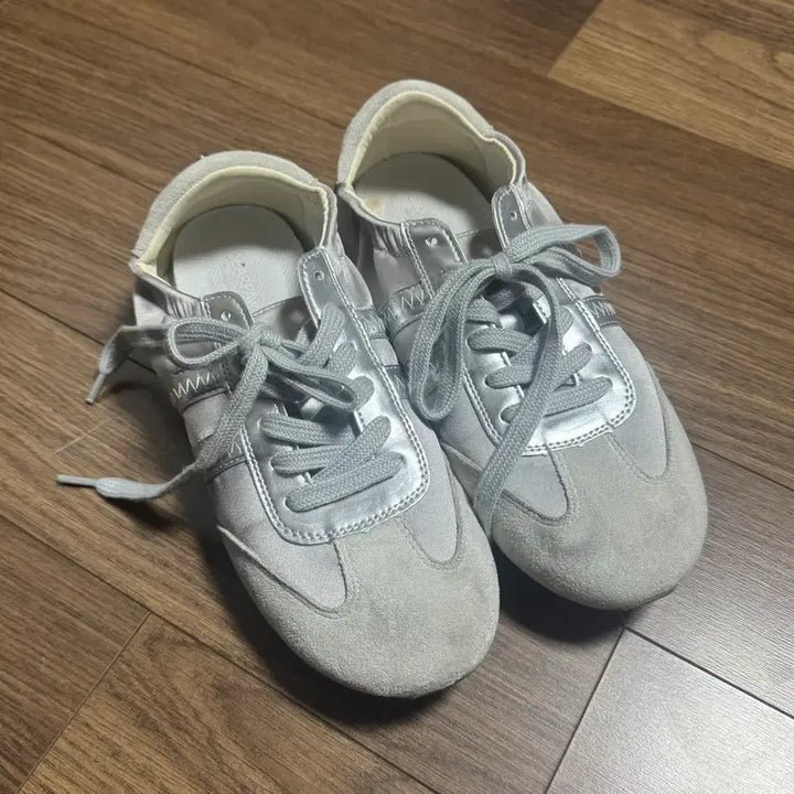 [BUNJANG] Bearpaw Bria Silver Sneakers 245 / 베어파우 BRIA 실버 스니커즈 245
