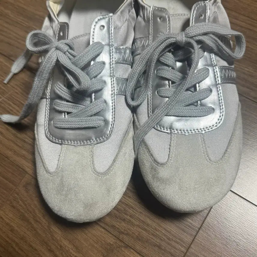 [BUNJANG] Bearpaw Bria Silver Sneakers 245 / 베어파우 BRIA 실버 스니커즈 245