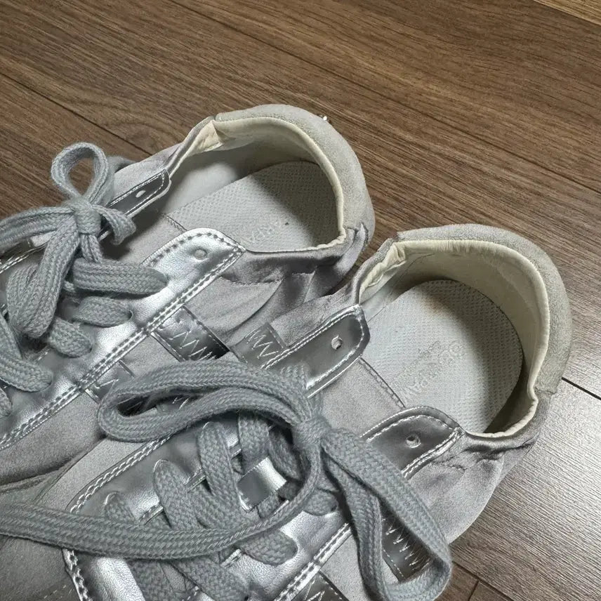 [BUNJANG] Bearpaw Bria Silver Sneakers 245 / 베어파우 BRIA 실버 스니커즈 245