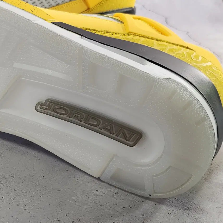 [BUNJANG] Nike Spizike Low Varsity Maize Sneakers (New) / 조던 275 스피자이크 로우 바시티 메이즈 새제품