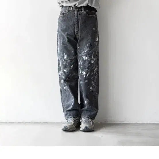 [BUNJANG] INTÉRIM Paint-Effect Denim Trousers / 인테림 밀크 페인트 배기 데님 트라우저