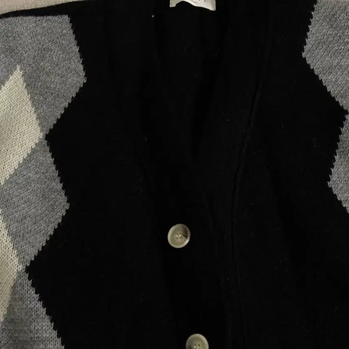 [BUNJANG] Black Argyle Knit Cardigan / 검정색 아가일 니트 가디건