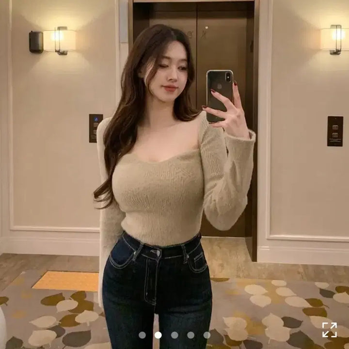 [BUNJANG] Ably Wannabe Muse Angora Knit Off-shoulder Top / 에이블리 워너비뮤즈 앙고라 니트 오프숄더