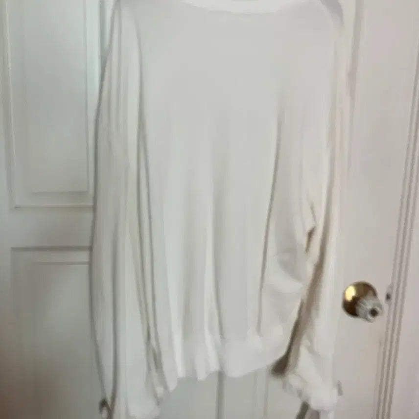[BUNJANG] White Long Sleeve Shirt - Free Size / 화이트 긴팔 티셔츠 프리사이즈