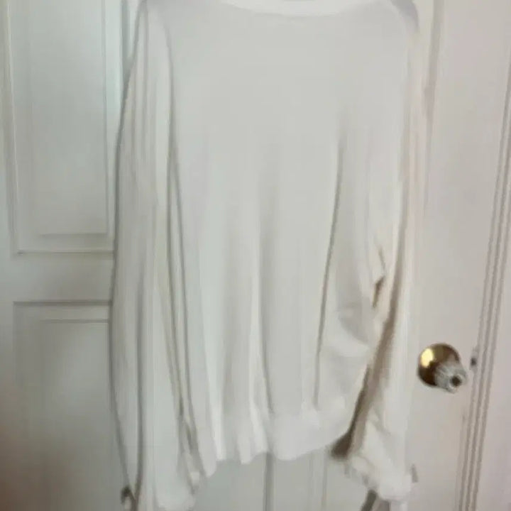 [BUNJANG] White Long Sleeve Shirt - Free Size / 화이트 긴팔 티셔츠 프리사이즈