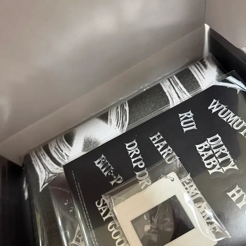 XLOV 엑스러브 언러브 스페셜팩 앨범 슬로건포스터 우무티 하루 현 루이