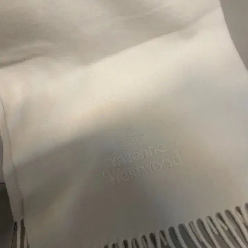 [BUNJANG] Vivienne Westwood Logo Embroidered Muffler White / 비비안 웨스트우드 로고 자수 머플러 화이트