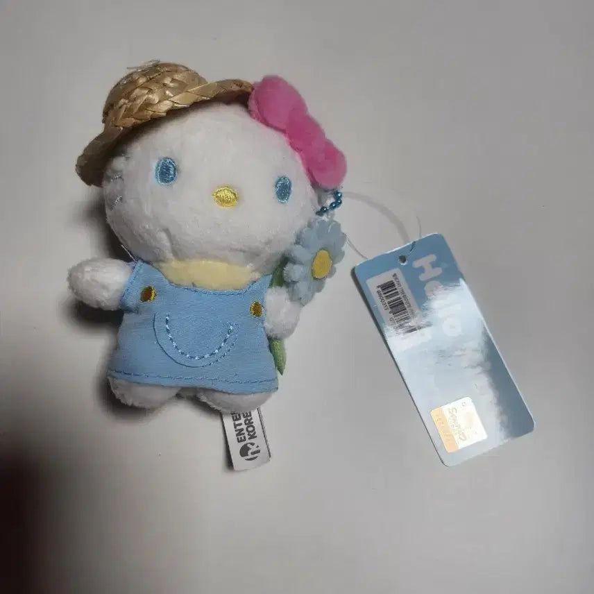 [BUNJANG] Hello Kitty Farmer Doll Keychain New / 헬로키티 농부 인형 키링 새상품