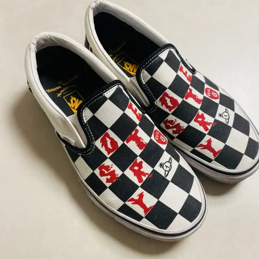 [BUNJANG] Vivienne Westwood Vans Slip-On (White, 260) / 반스 x 비비안 웨스트우드 슬립온 체커보드 화이트(260)