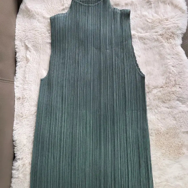 [BUNJANG] Pleated Sleeveless Top / 플리츠 민소매 티셔츠 3사이즈 새상품
