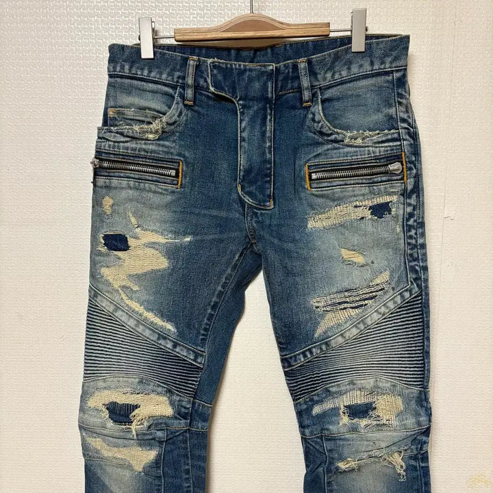 [BUNJANG] Balmain Distressed Biker Jeans / 발망 디스 바이커진