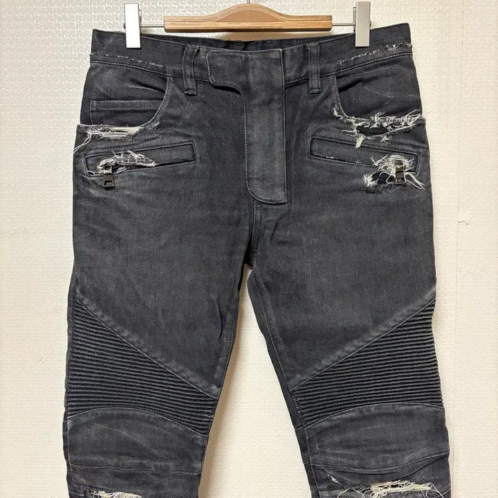 [BUNJANG] Balmain Distressed Biker Jeans / 발망 디스 바이커진