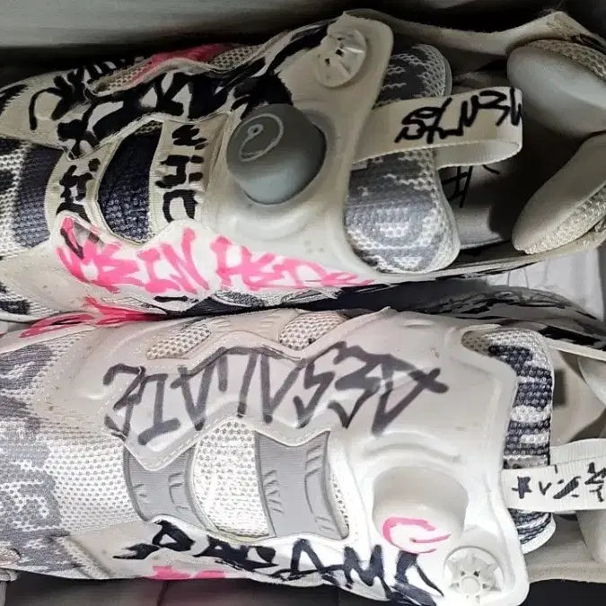 [BUNJANG] VETEMENTS Reebok Pump Fury Sneakers / 베트멍 리복 펌프 퓨리 스니커즈 260