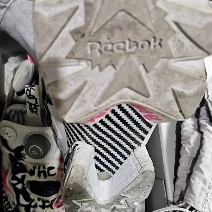 [BUNJANG] VETEMENTS Reebok Pump Fury Sneakers / 베트멍 리복 펌프 퓨리 스니커즈 260