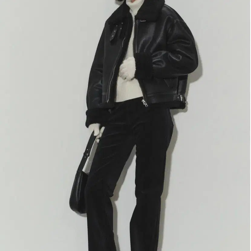 [BUNJANG] Dunst 70s Semi-Flared Corduroy Jeans Black / 던스트 70s 세미 플레어드 코듀로이 진 블랙