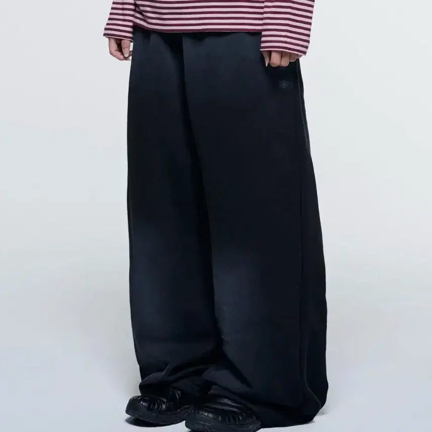 [BUNJANG] The Coldest Moment Flower Washed Sweat Pants / 더콜디스트모먼트 flower washed sweat pants