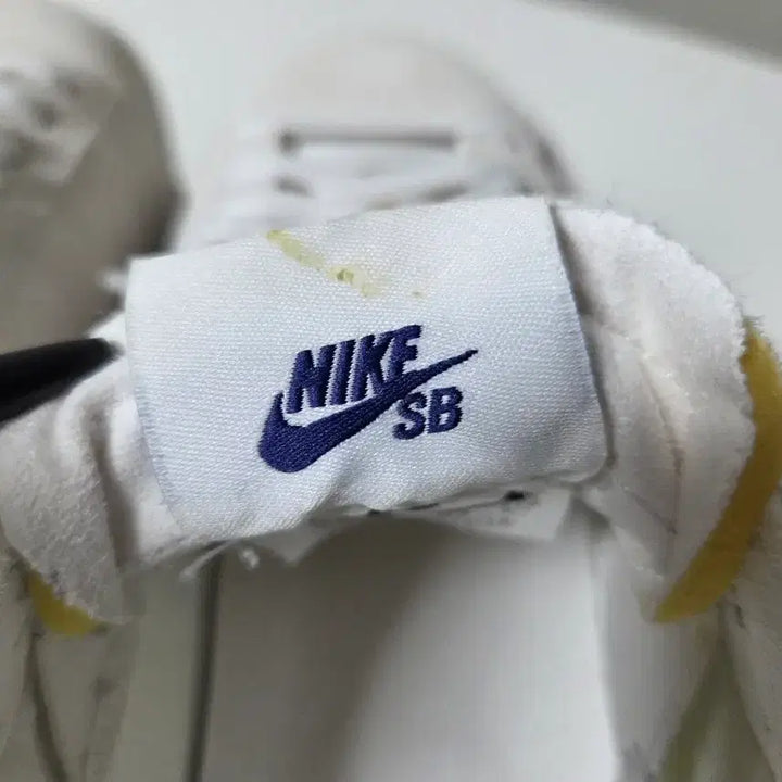 [BUNJANG] Polar x Nike SB Blazer Sneakers / [270] 폴라 x 나이키sb 블레이저 av3028-100