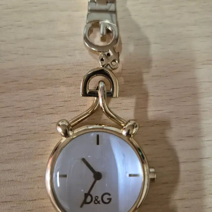 [BUNJANG] D&G Gold Plated Women's Watch / D&G 금장 여성 손목시계.